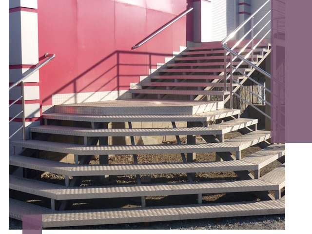 Лестницы для магазина в Курчатове — изготовление и монтаж