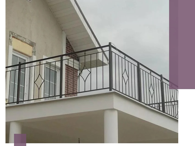 Изготовление балконных ограждений в Курчатове из металла и стекла